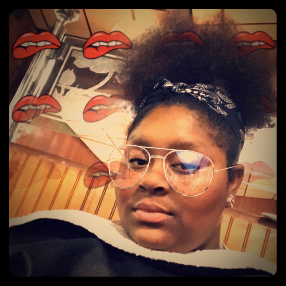 Meet your Posher, Destinee